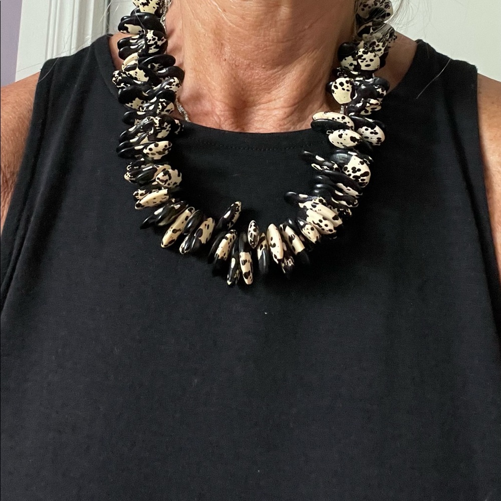 Black and creamy White Necklace
